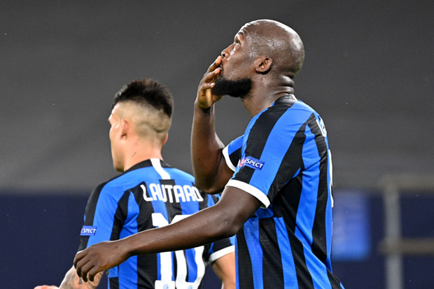 Loloskan Inter ke Perempat...