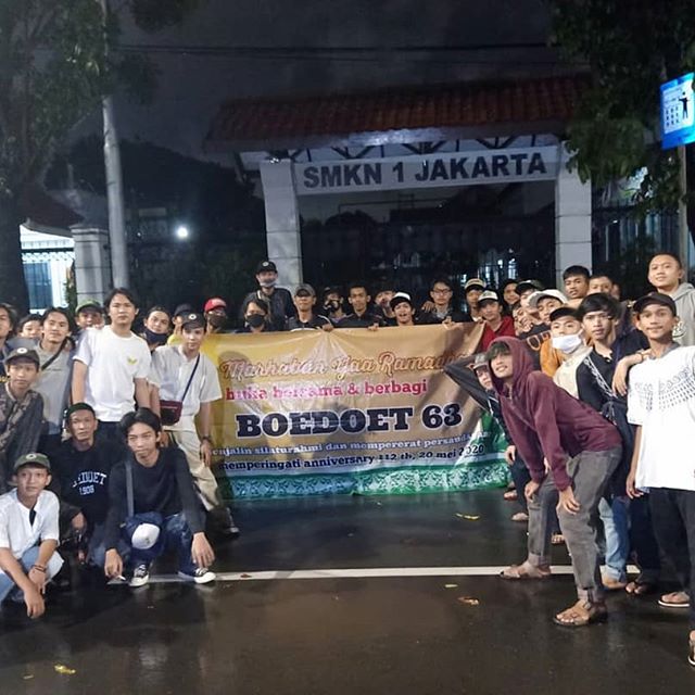 Pelajar Ditantang Adu...