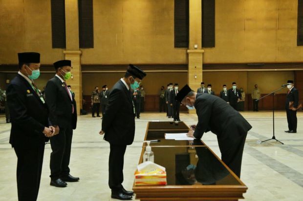 Lantik Pejabat Baru,...