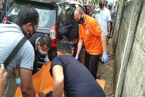 Mayat Penuh Luka di...