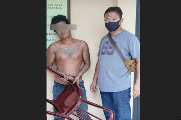 Ayah Mau Berobat, Pemuda...