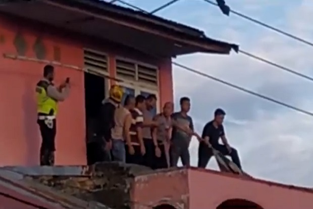 Kejar Layangan, Pelajar...