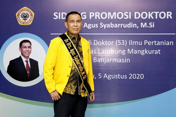 Dirut Bank Kalsel Raih...