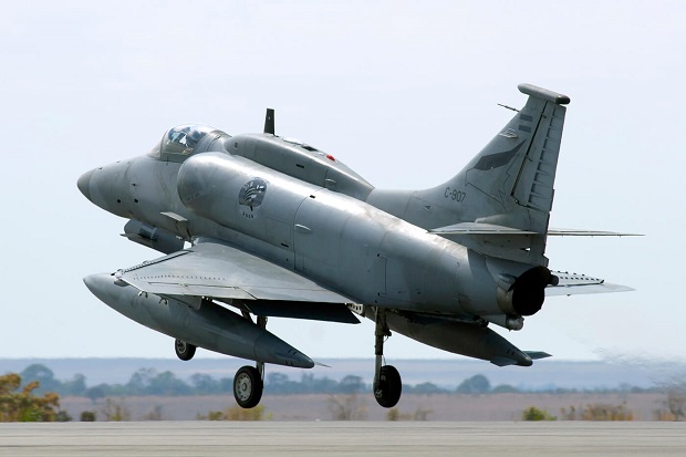Jet Tempur A-4AR Argentina...