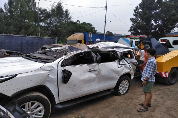 Ngebut di Tol Cipularang,...