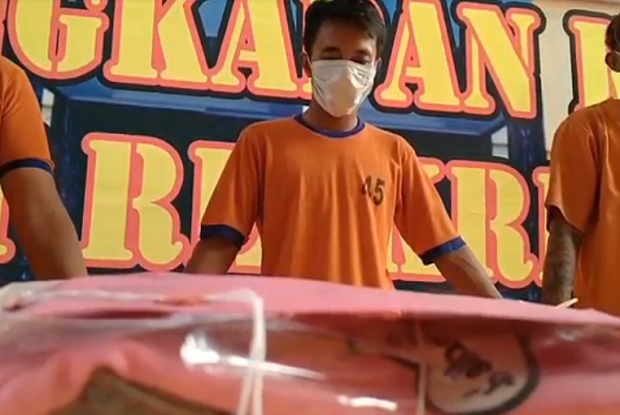 Edan! Pria di Cirebon...