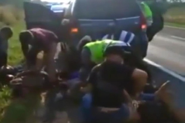 Viral Video Polisi Ringkus...