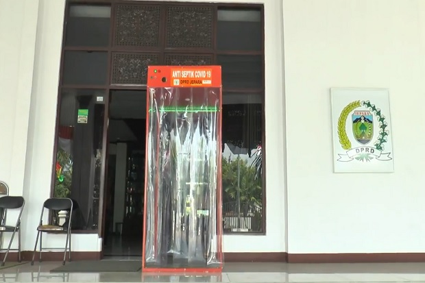 Kantor DPRD Jepara Ditutup...