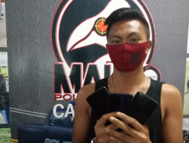 Tutup CCTV dengan Tanah,...