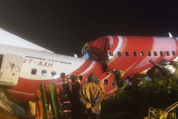 Air India Express Terbelah...
