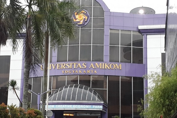 Mahasiswa Amikom Raih...