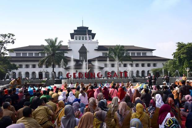 Kang Emil, Pekerja Terdampak...