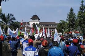 Federasi Buruh Minta...