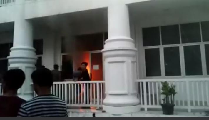 Kebakaran Kantor Bupati...