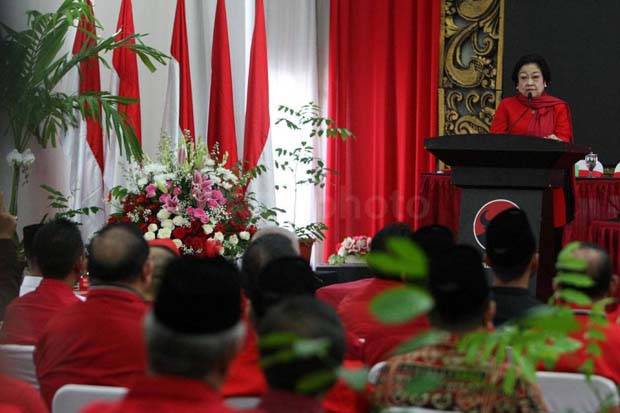 Langkah PDIP Umumkan...