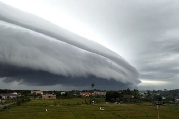 Viral Awan Arcus di...