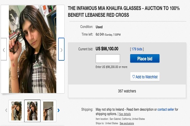 Mia Khalifa Lelang Kacamata...