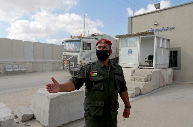 Israel Tutup Perlintasan...