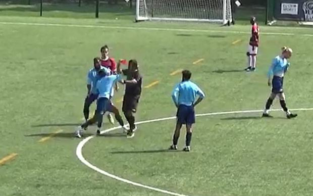 Wasit Inggris Nyaris...