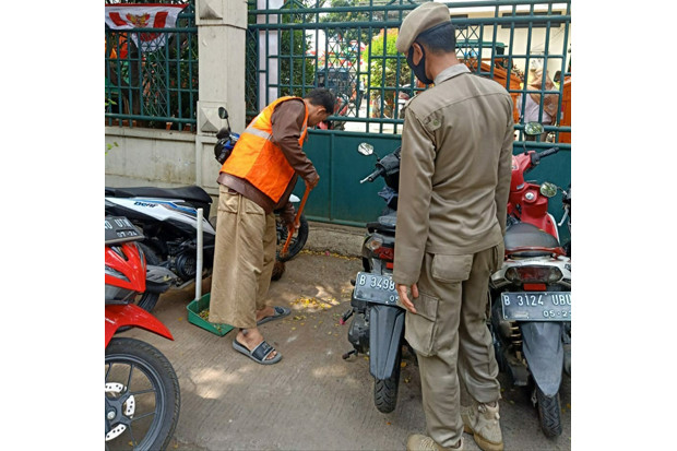 Tidak Kenakan Masker,...