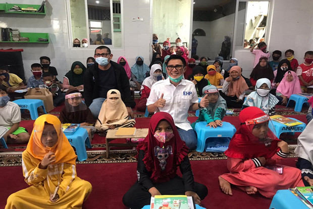 Bantu Siswa Belajar...