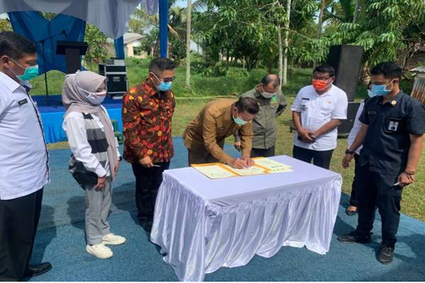 Resmikan Bank Sampah,...