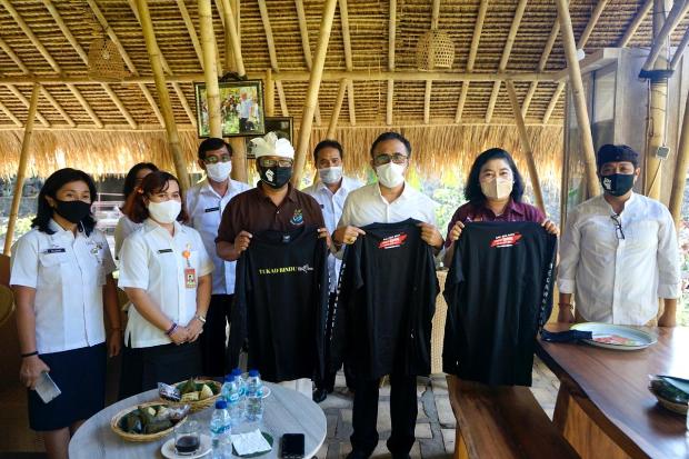Jaya Negara Serahkan...