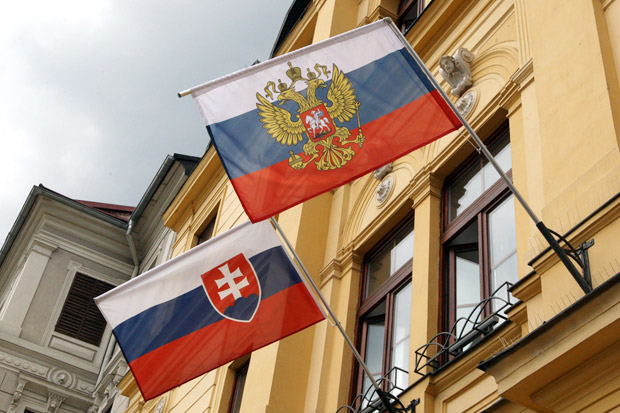 Slovakia Usir Tiga Diplomat...