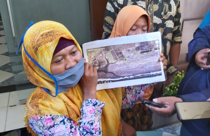 Pertahankan Tanah, Istri...