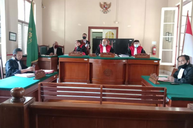 Hakim Vonis 13 Warga...