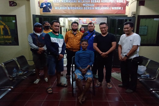 Dini Hari, Polisi Bekuk...