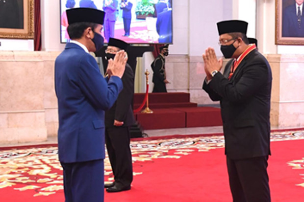 Terima Bintang Mahaputera...