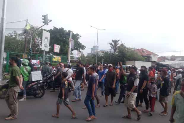 Ribuan Warga Srengseng...