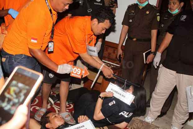 Rekonstruksi Pembunuhan...