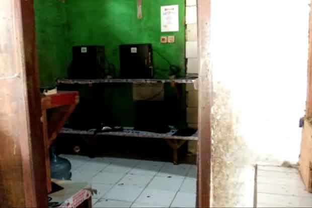 Asyik Main di Warnet,...