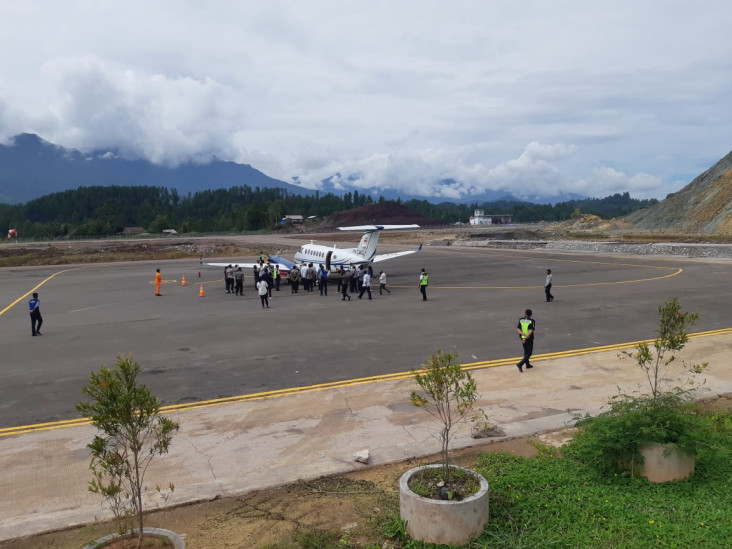 Pertama Kalinya, Pesawat...