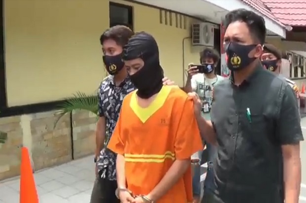 Sebarkan Video Mesum...