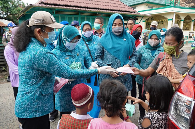 PKK Sumsel Gebrak Masker...