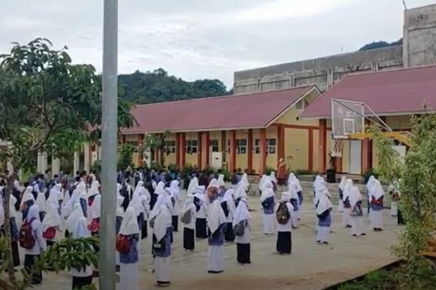 Zona Kuning, Sekolah...