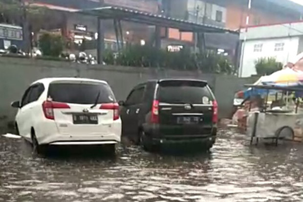 Hujan Sebentar, Jalan...