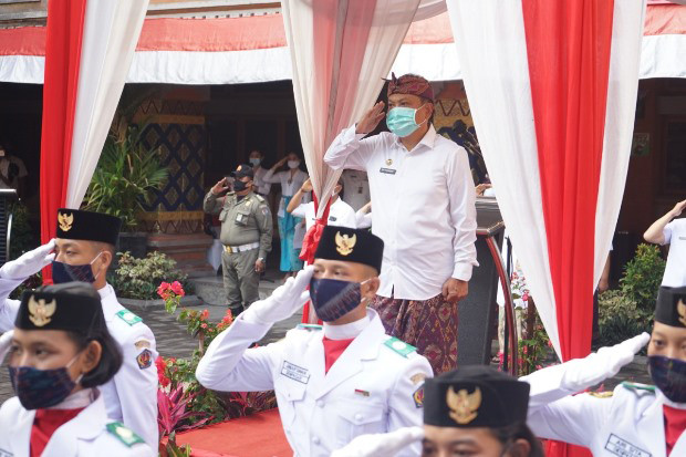 Rai Mantra Pimpin Apel...