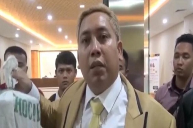 Polisi Diminta Tahan...