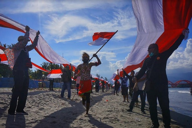 Dijahit Sendiri, Pemuda...
