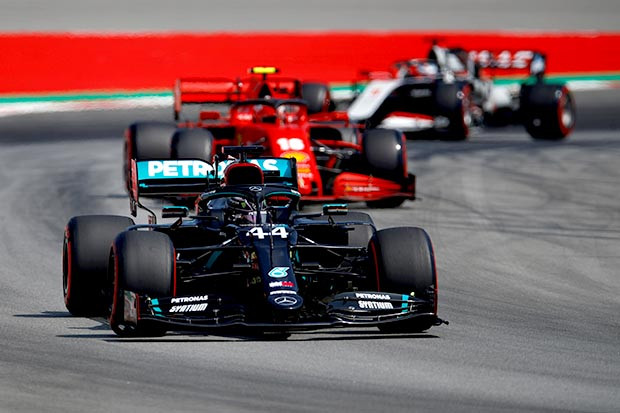 Lewis Hamilton Kuasai...