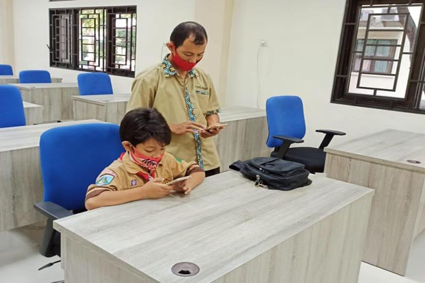 Dukung Belajar Daring,...