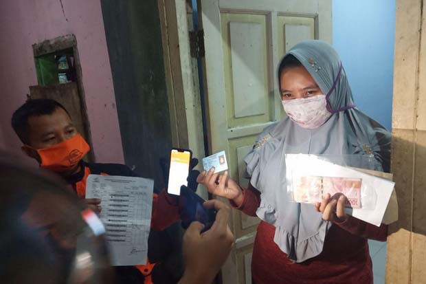 Salurkan BST ke Sejumlah...