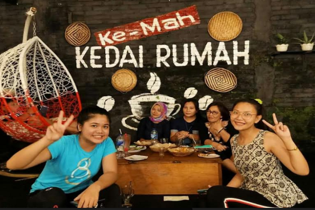 Kedai Rumah, Kafe di...