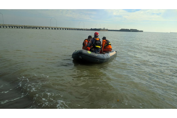 Terhempas Ombak, Pemancing...
