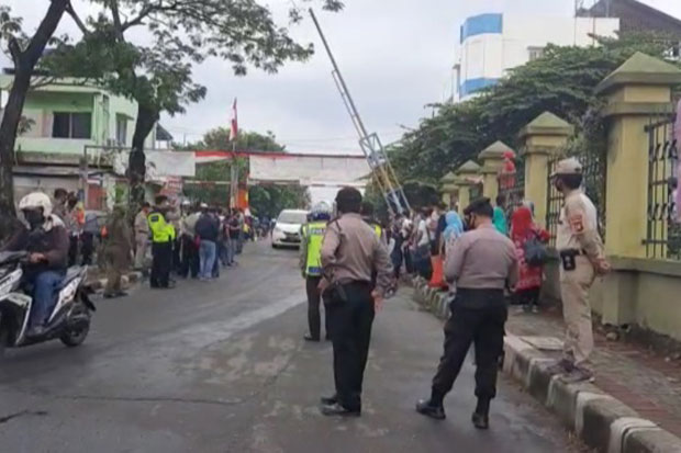 Ratusan Pencari Suaka...