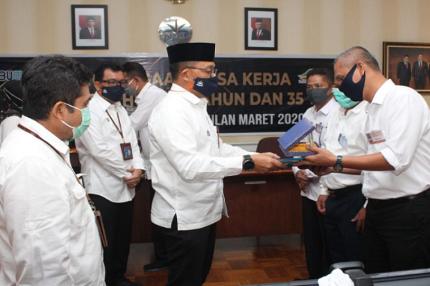 PTPN V Bagikan Bonus...